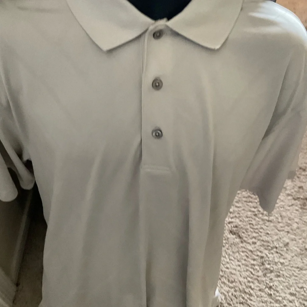 Men’s used tan Roundtree and York performance polo shirt size XL 100% polyester - Picture 3 of 4